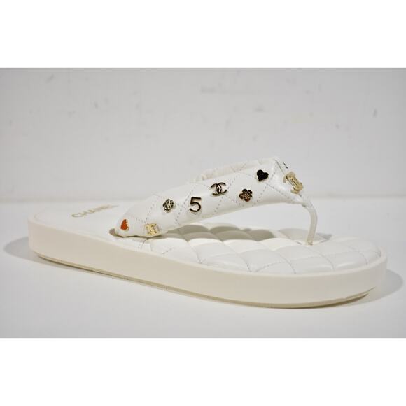 Chanel 23P White Quilted Charms Padded Pool Thong Logo Mule Slide Flat Sandal 40 - Picture 1 of 12